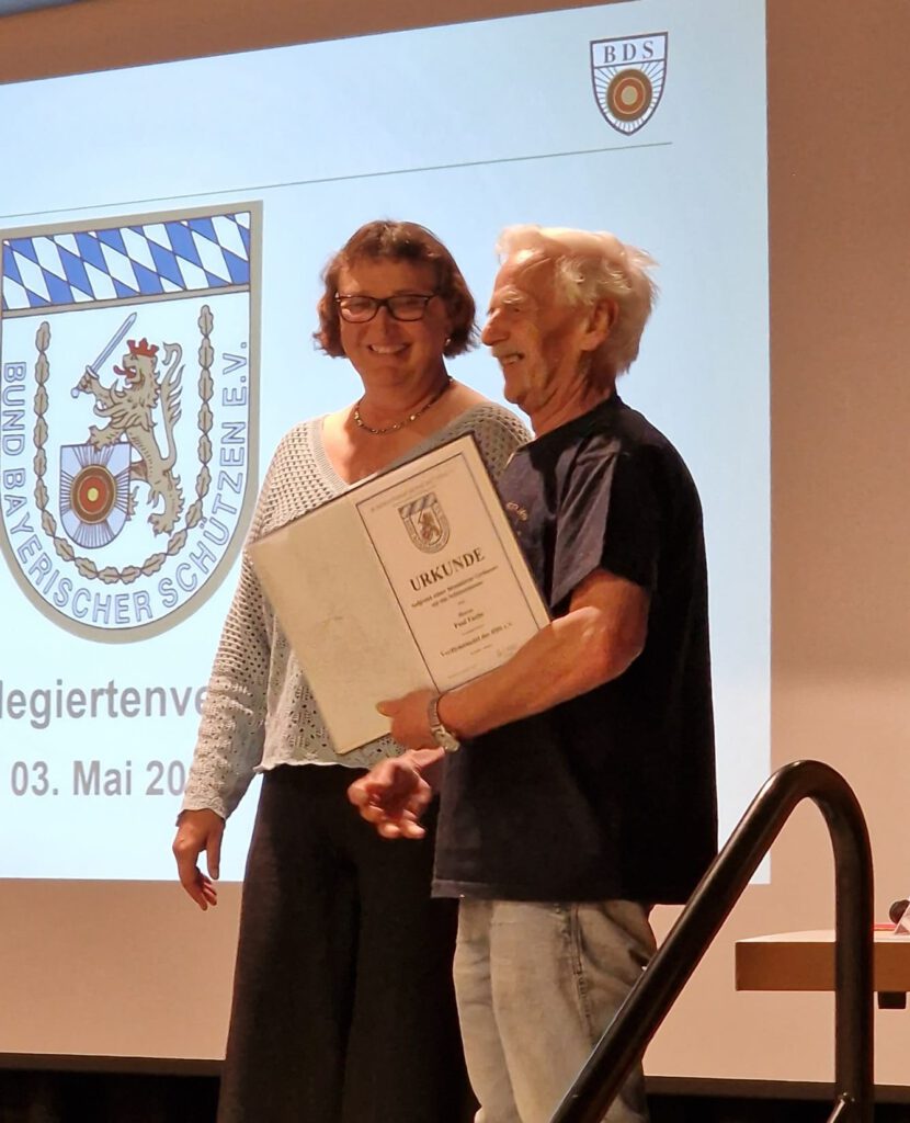 Paul Fuchs bei der Ehrung durch die Vizepräsidentin des BDS am 03.05.2025 in Mallersdorf